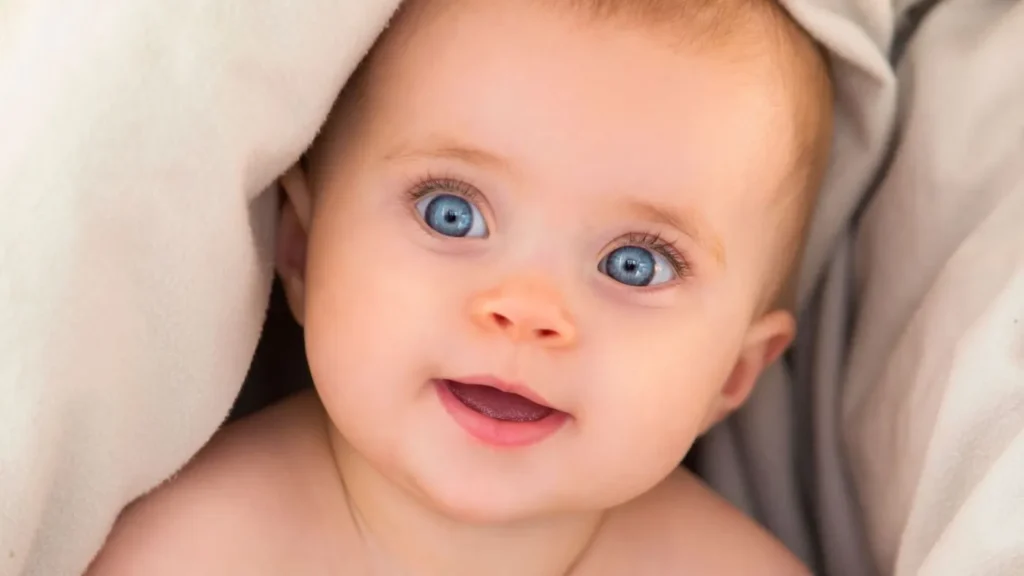 Santé : est-il dangereux de toucher la fontanelle de mon bébé ?