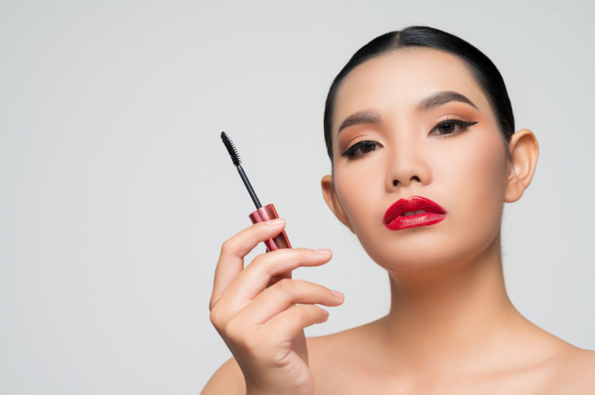 Make-up : ce célèbre mascara marron fait le buzz sur les réseaux