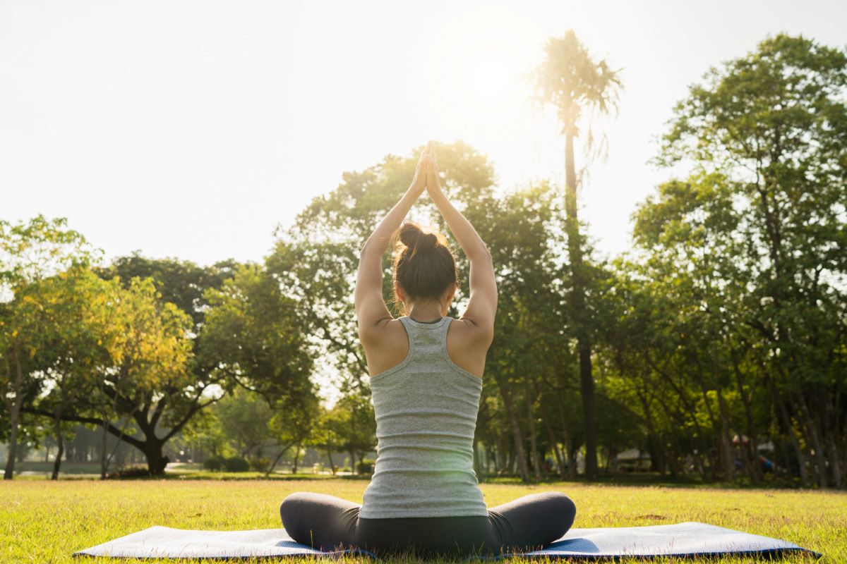 Bien-être : 5 étirements de yoga matinaux simples à intégrer dans votre routine pour bien commencer la journée