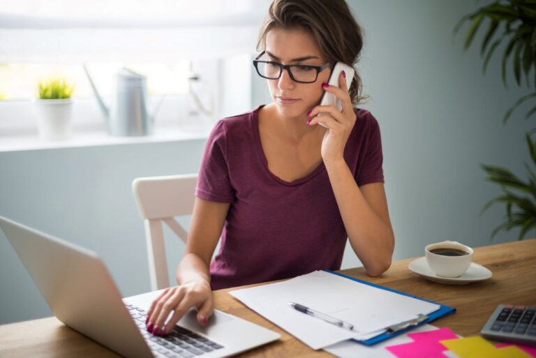 Femme télétravail
