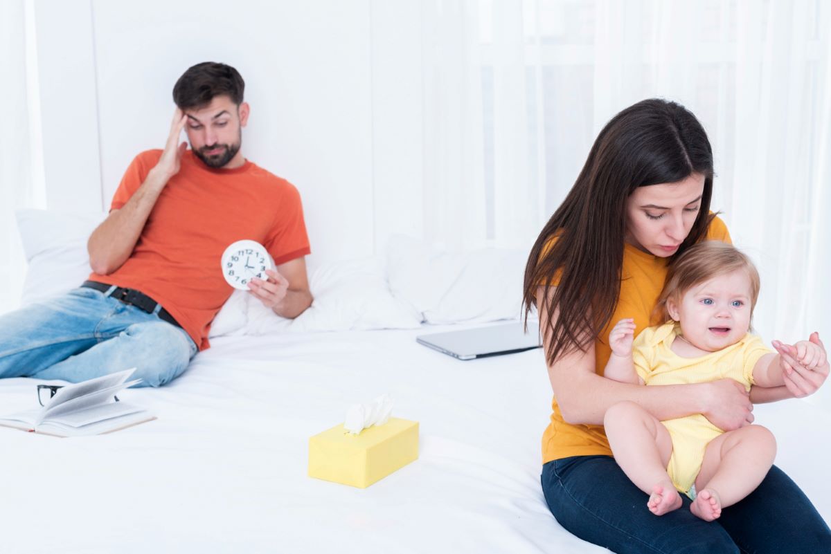 Les parents mettent plusieurs années à retrouver un sommeil de qualité après la naissance de leur enfant