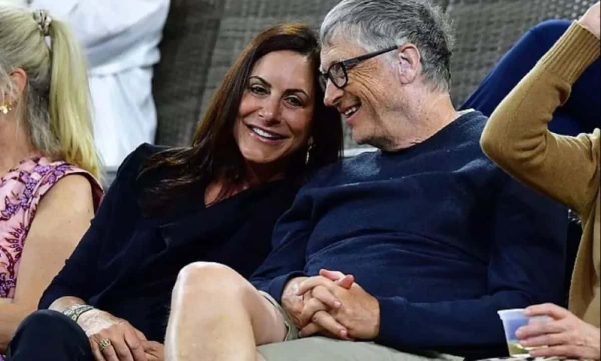 Bill Gates ne cache plus sa relation avec Paula Hurd, la veuve de l'ancien PDG d'Oracle