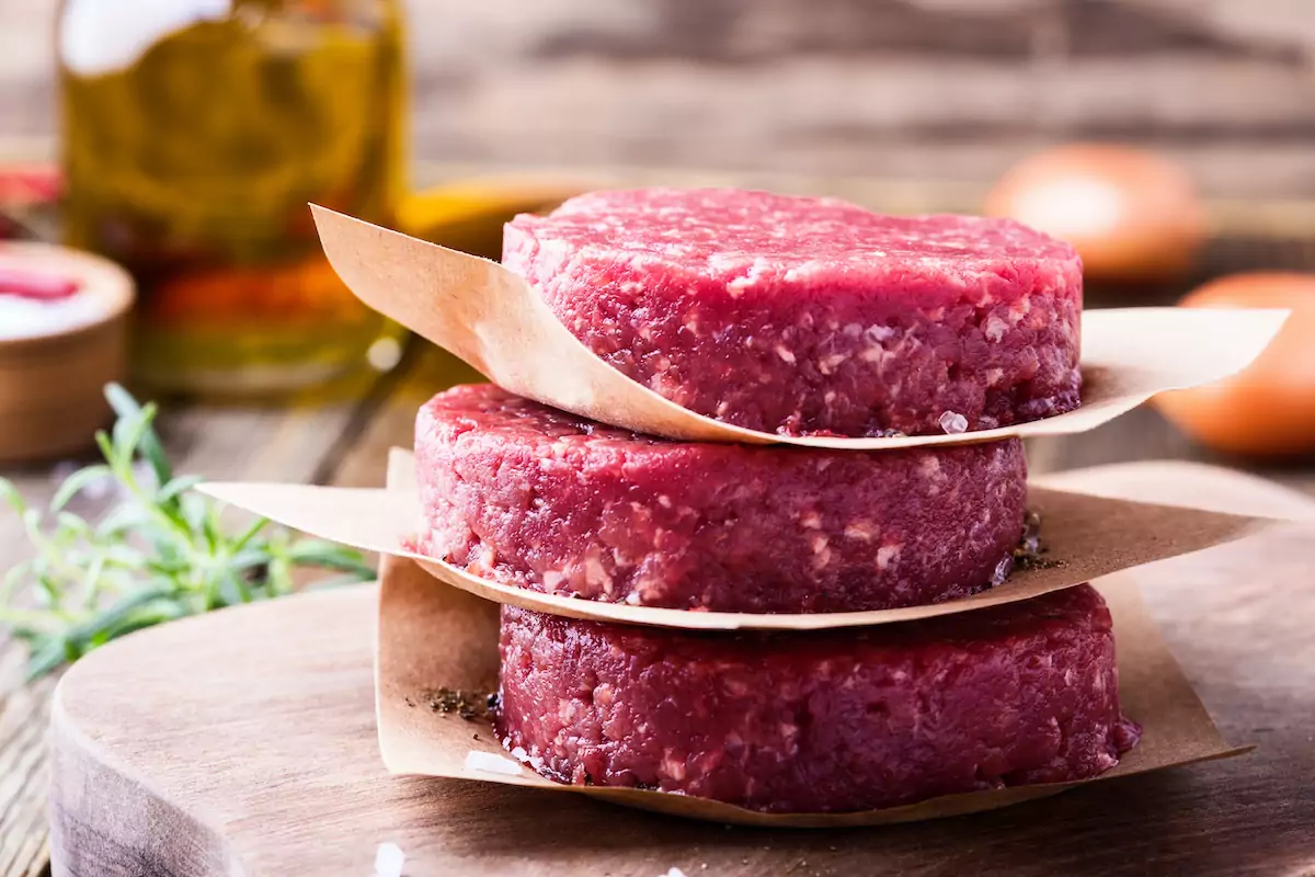 ALERTE Rappel Conso: les steaks hachés commercialisés chez Carrefour présentent des risques pour la santé. En savoir plus...