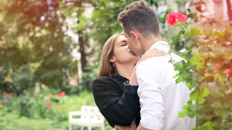 Amour intense ce vendredi selon les astres