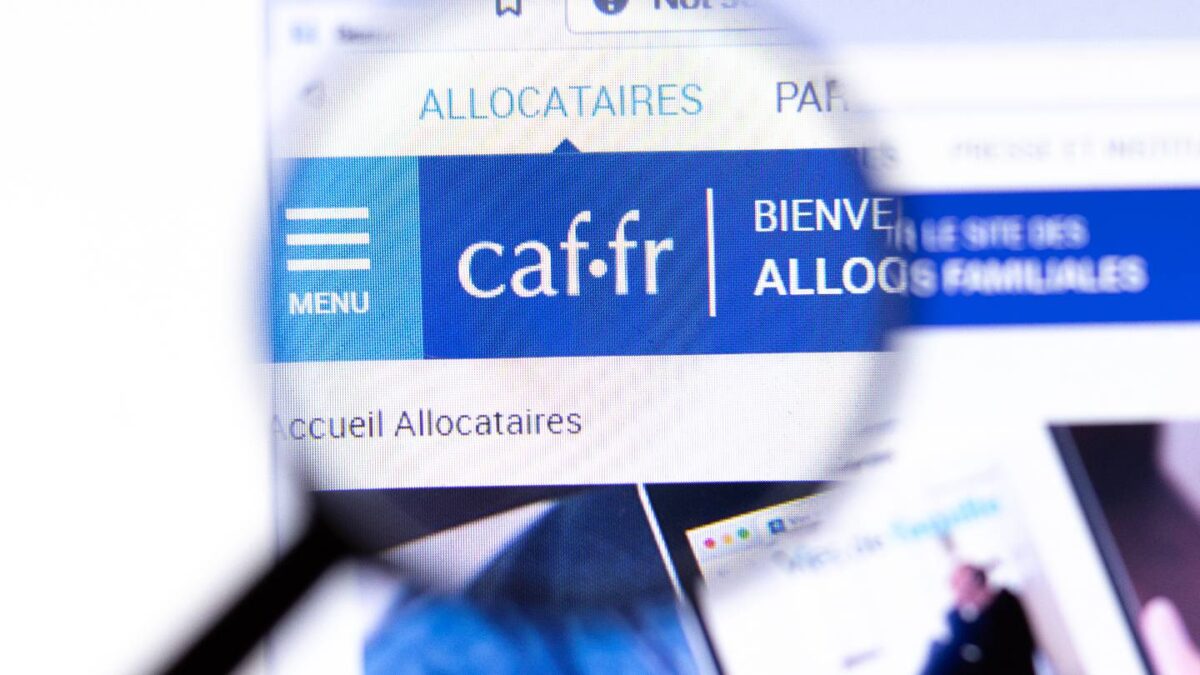 CAF : une nouvelle prime de 1000 euros versée aux parents, comment l’obtenir?