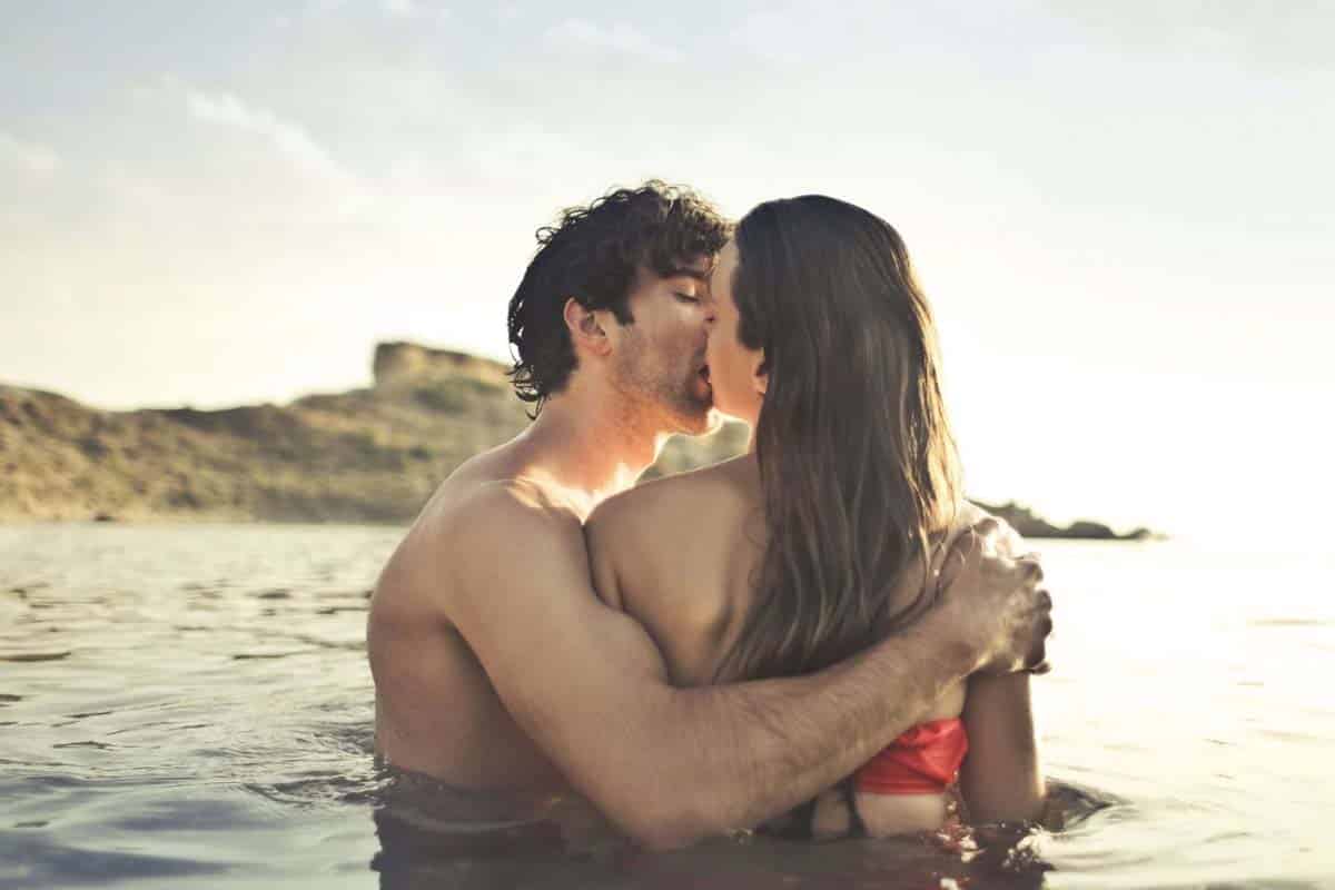 Couples: découvrez 3 endroits complétement dingues où faire l’amour l’été et comment réaliser ces fantasmes!