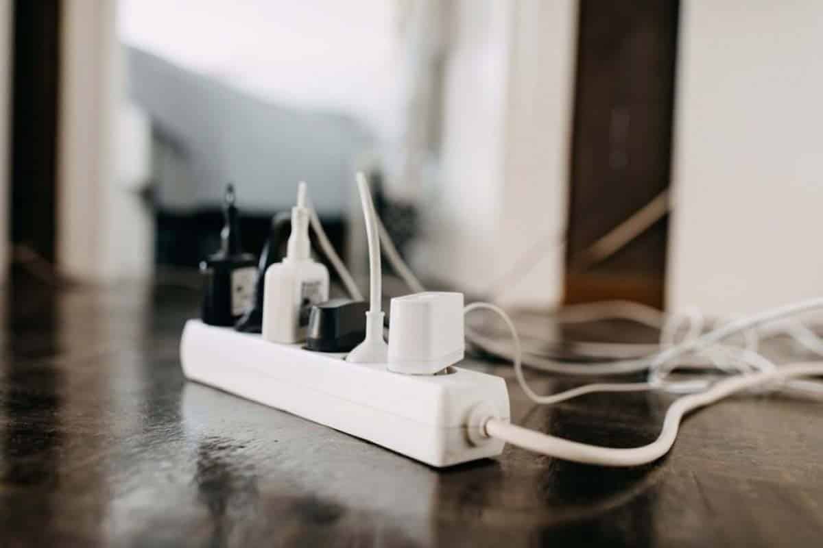 6 idées ultra simples et déco pour cacher les câbles et les appareils électriques