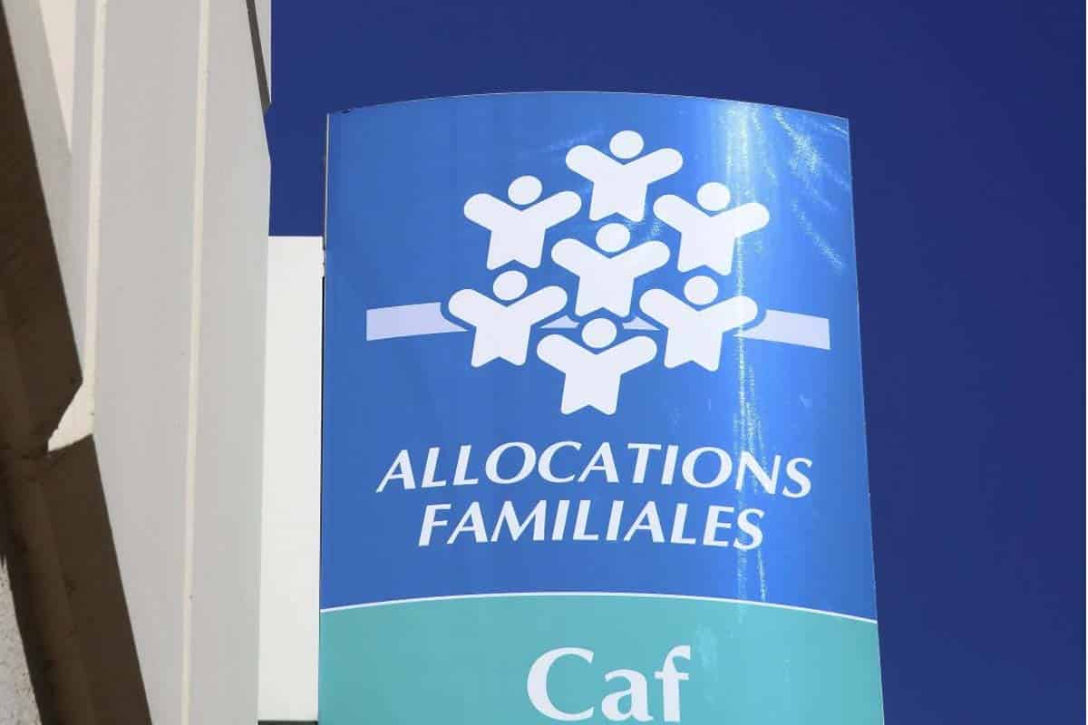 Aides sociales : pourquoi les familles craignent une baisse des allocations familiales ?