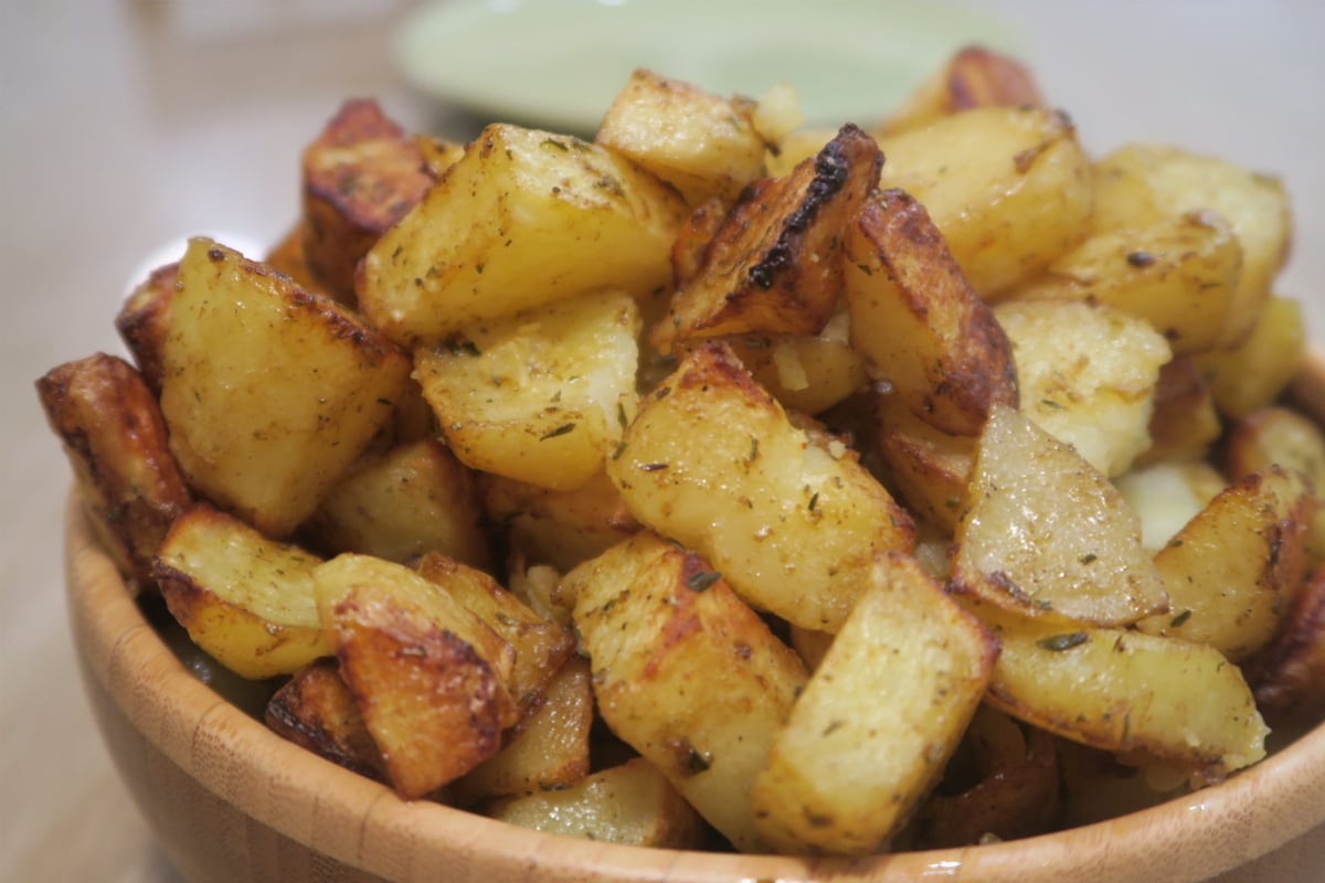 Recette: le détail qui va changer votre recette des pommes de terre rôties pour qu’elles soient croustillantes et savoureuses!