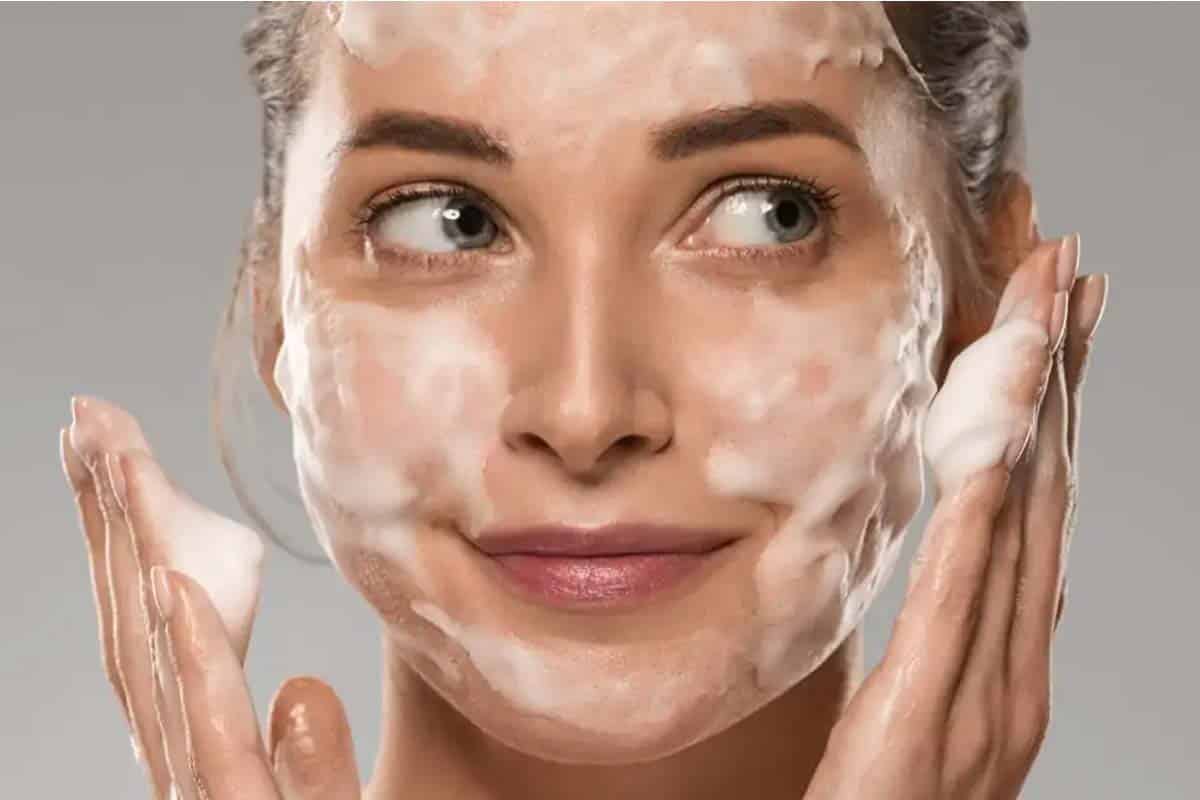 Beauté: Ces techniques indispensables pour bien nettoyer votre visage en fonction de votre type de peau!