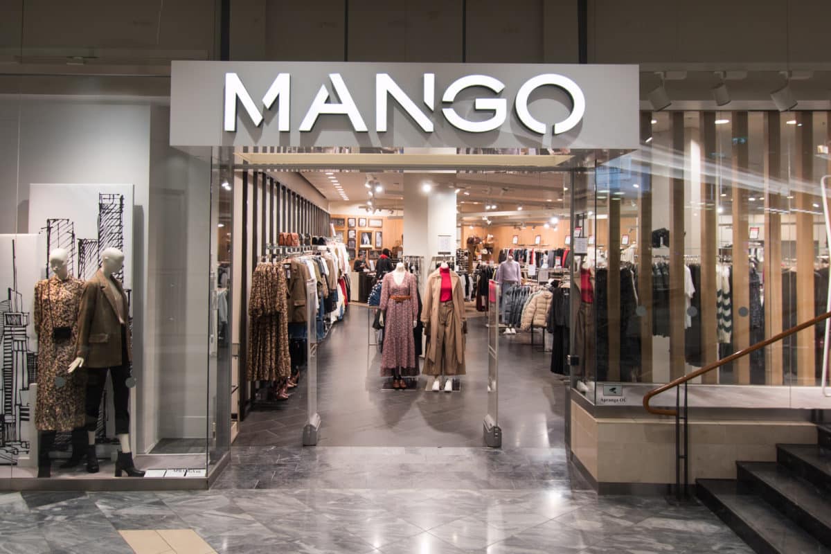 Mango: Ce trench Mango indémodable parfait pour la pluie est un indispénsable de votre dressing!