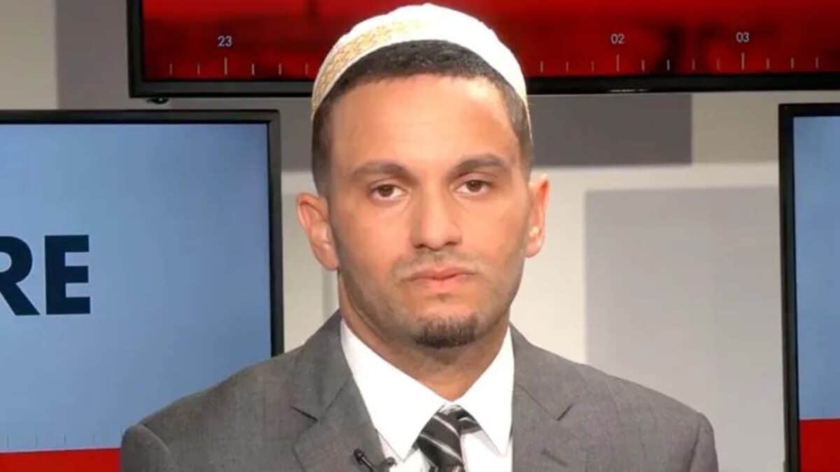 Cette parodie de Malik Bentalha vue 14 millions de fois en 24h. 16 minutes de rire incontrôlable