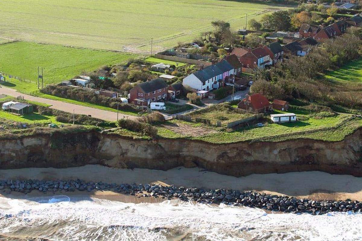 Happisburgh: ce village d’Angleterre à été avalé par la monté des eaux, les habitants obligés de déménager sans attendre