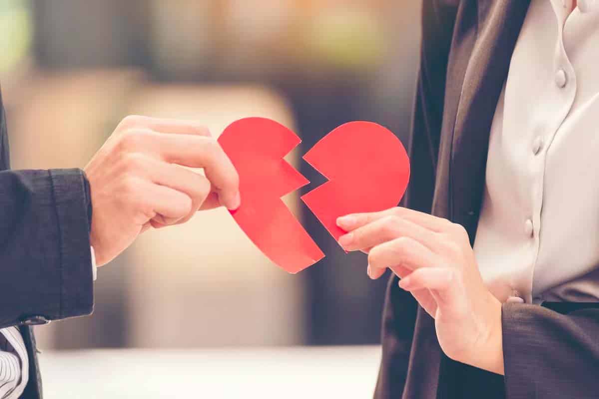 Voici les 3 périodes critiques dans une relation où le risque de séparation est le plus élevé, ce psycologue expert nous explique