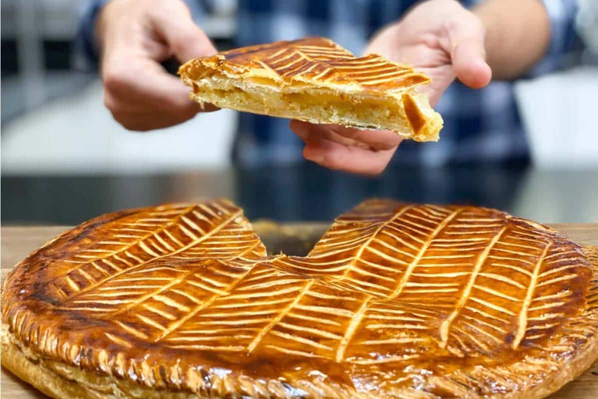 Recette: Cyril Lignac révèle comment faire sa galette des rois gourmande et il ajoute un ingrédient qui fait toute la différence