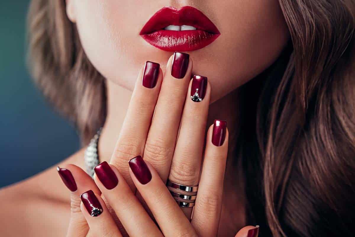 Beauté: voici 4 couleurs de vernis à ongles élégantes, discrètes et peu connues qui subliment les mains