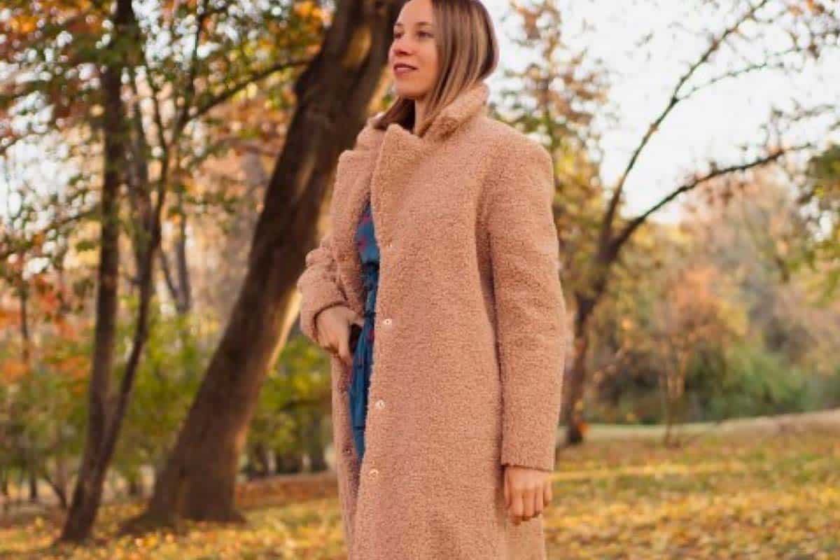 Mode: le Fluffy, ce manteau star porté sur le confort et la tendance est de retour