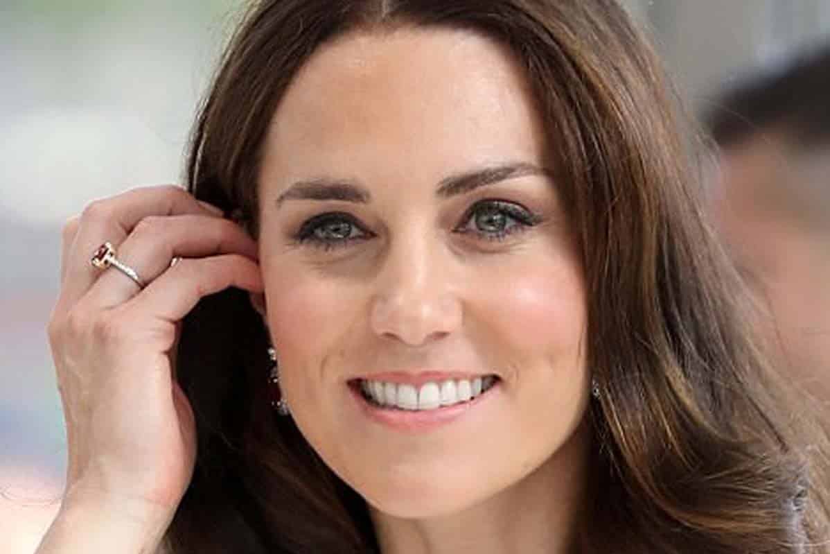 Kate Middleton utilise, comme sa mère, le même produit pour avoir une peau belle et naturelle. Quel est ce produit bon marché qui sublime le visage disponible sur Amazon?