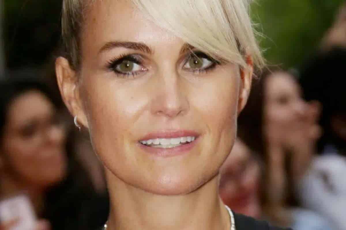 En se rapprochant de cet écrivain surlfeureux, le livre de Laeticia Hallyday promet d’être explosif