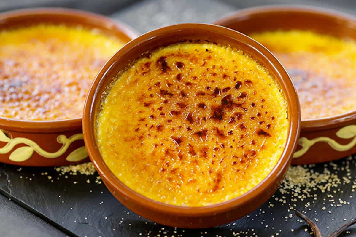 La recette infaillible de Cyril Lignac pour faire un crème brulée digne d’un grand chef