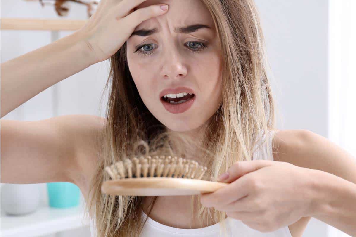 Chute de cheveux: succès planétaire pour ce sérum vendu en pharmacie qui accélère la repousse en 90 jours