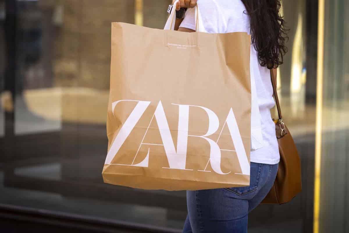 Zara: cette nouvelle tenue chic et décontractée va remplacer les célèbres petites robes noires en 2024