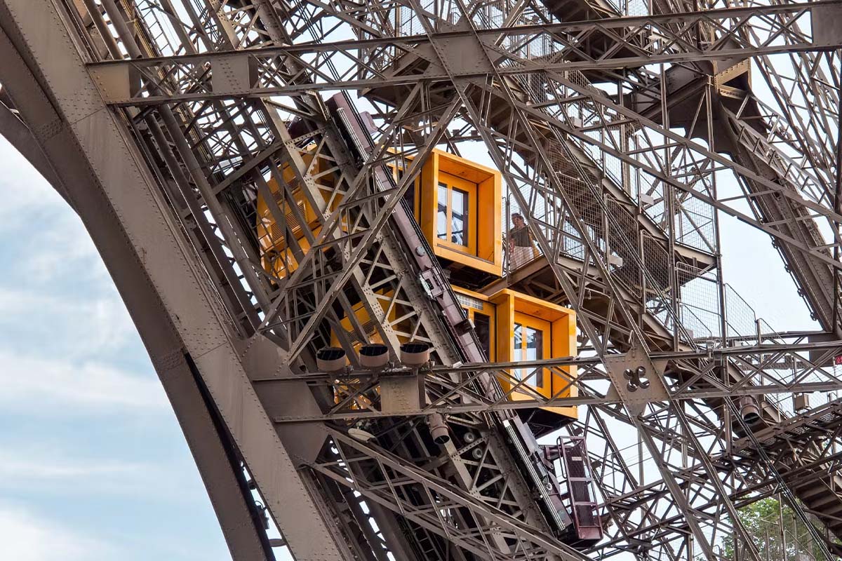 Tour Eiffel : une nuit de cauchemar pour 3 employés toujours sous le choc même après dix jours de l’incident