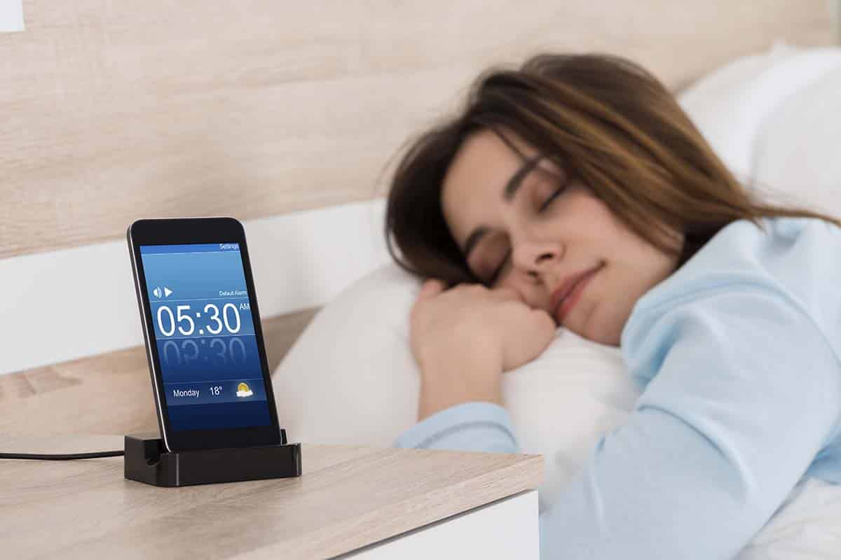 Santé : dormir à coté de son smartphone est-il nocif ? cette nouvelle étude est catégorique et répond enfin à cette question