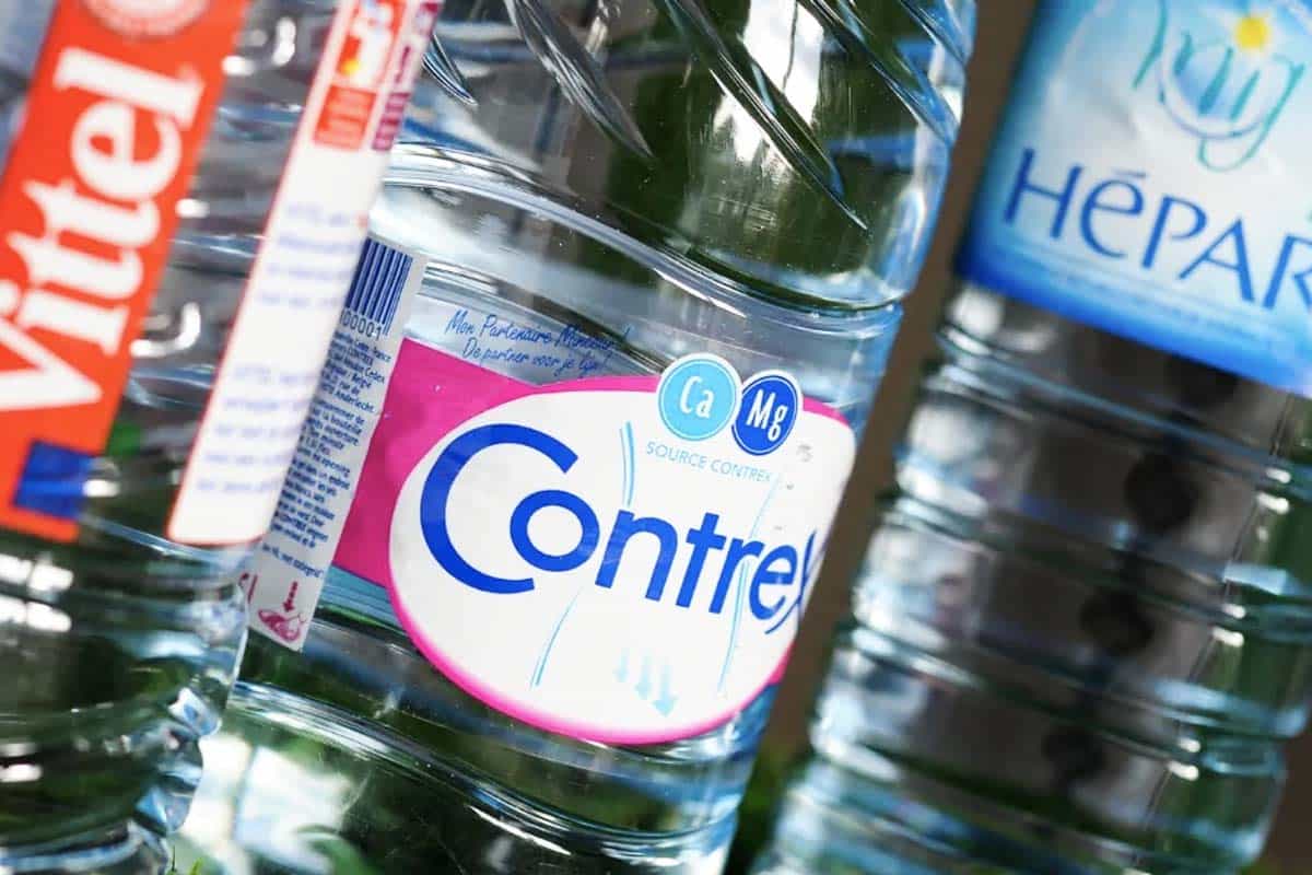 Santé : scandale sanitaire autour de ces 4 marques d’eau en bouteille vendues partout, épinglées par les autorités.