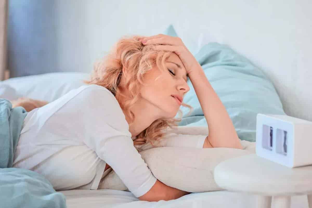 Sommeil : pourquoi se sent-on tout flasque et dans ‘le gaz’ quand on dort trop ? Voici la réponse d’un médecin pour lutter contre ce phénomène