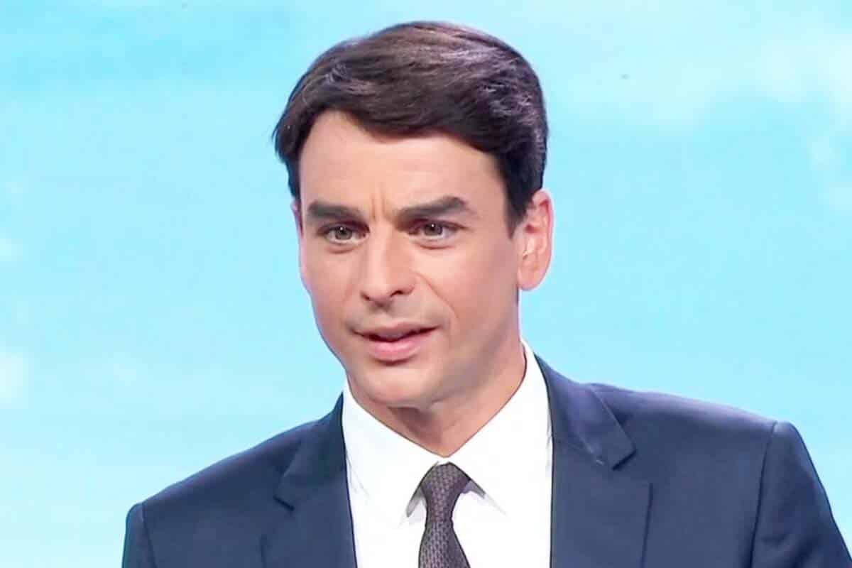 Julian Bugier : qui est cette journaliste plus agée de France 2 pour qui il a eu un coup de foudre et qui partage désormais sa vie?