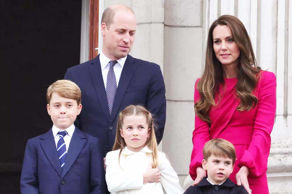 La princesse Charlotte recadre son frère Louis lors du défilé Trooping the Colour