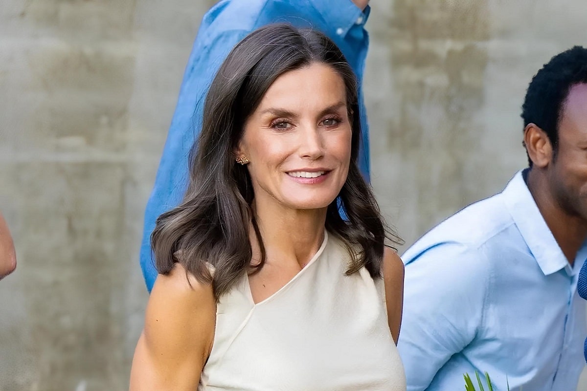 Letizia d’Espagne sublime sa silhouette avec une robe Mango à 27,99 euros