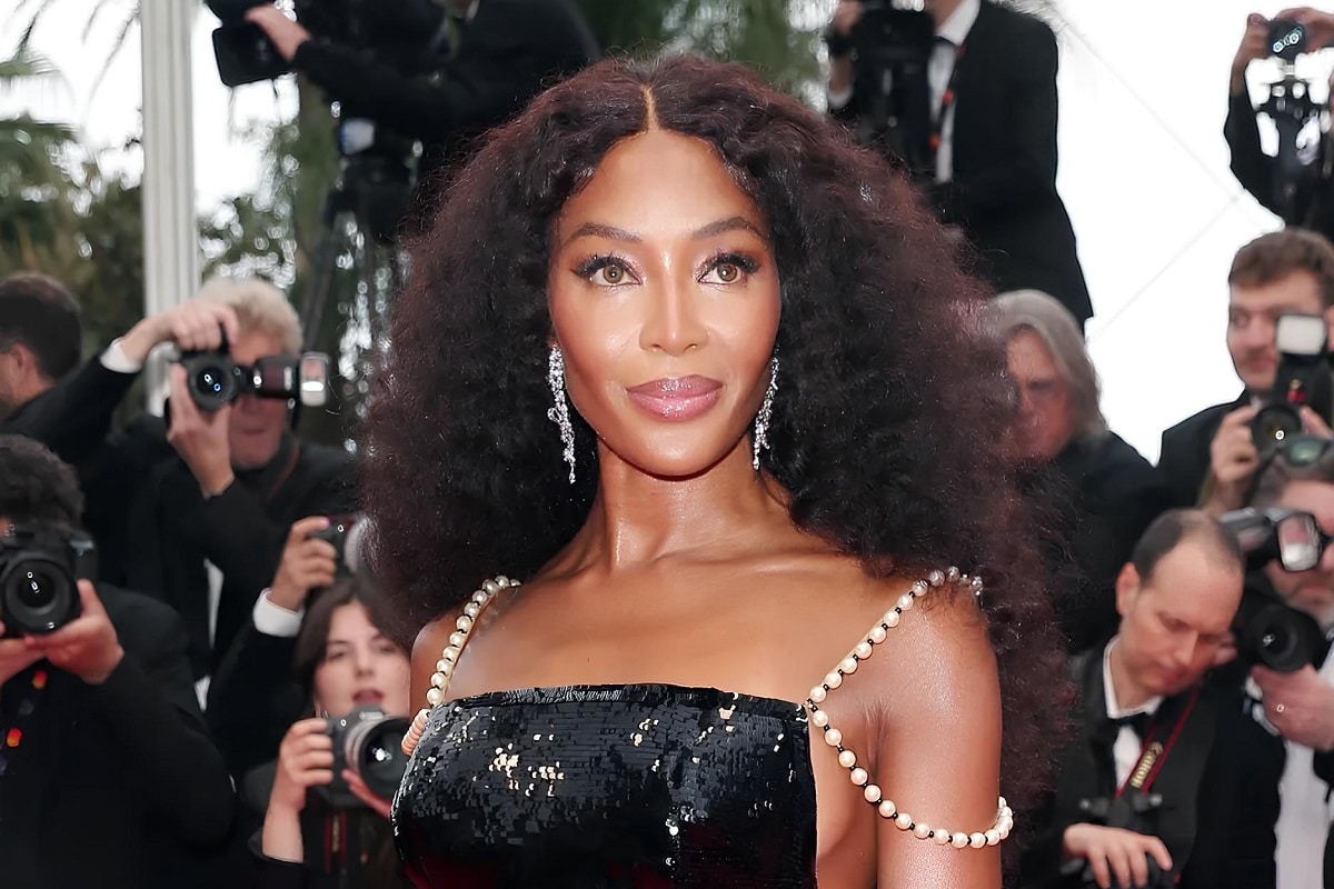 La routine sportive de Naomi Campbell pour un ventre plat et des abdos sculptés à Ibiza