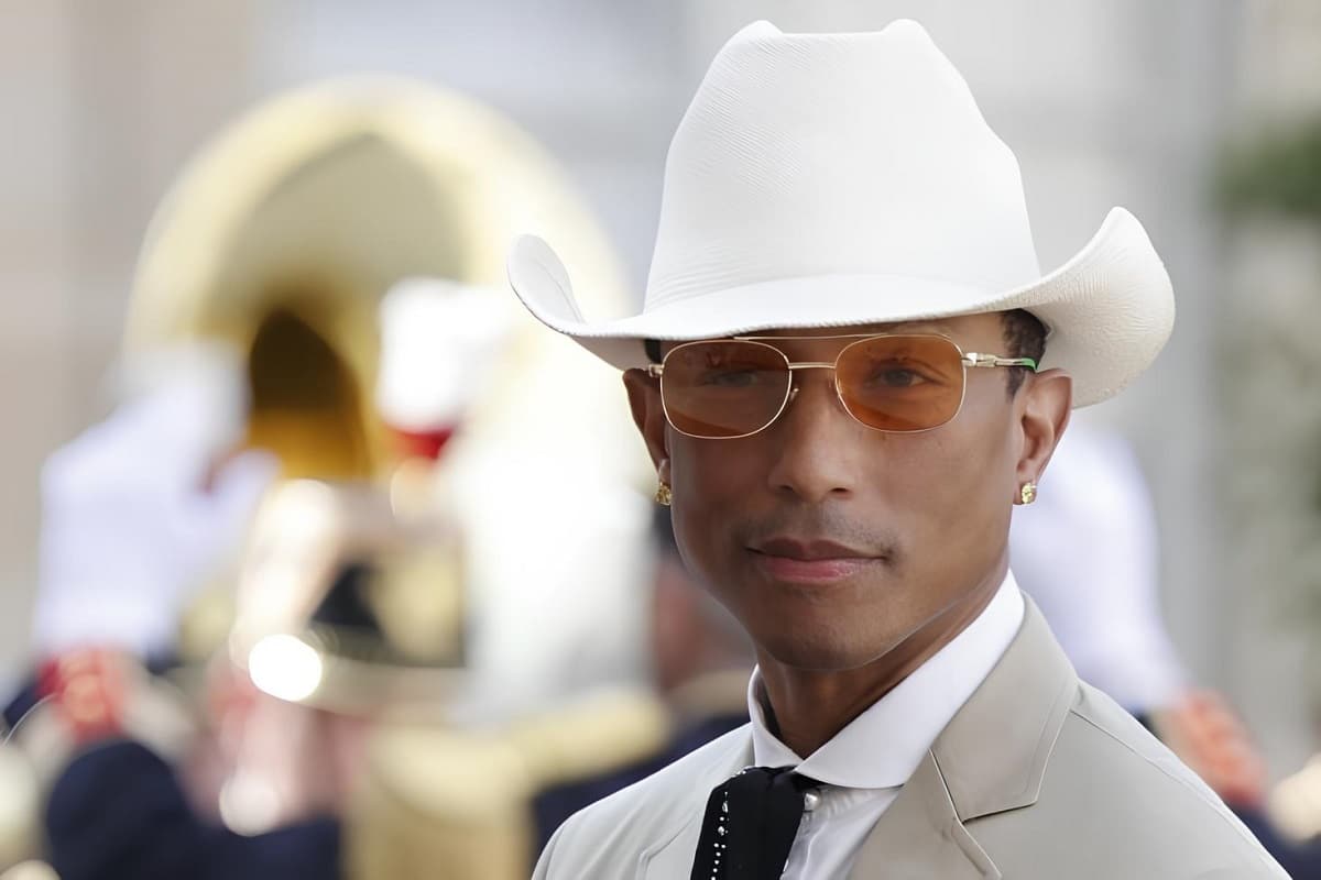 Pharrell Williams et la flamme olympique : son attitude nonchalante fait polémique