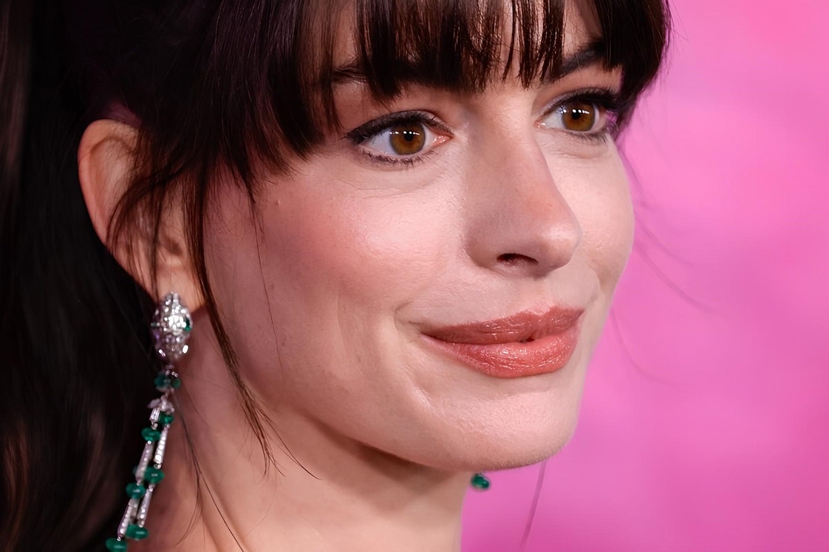 Anne Hathaway, de la star de cinéma à l’influenceuse dans son nouveau film