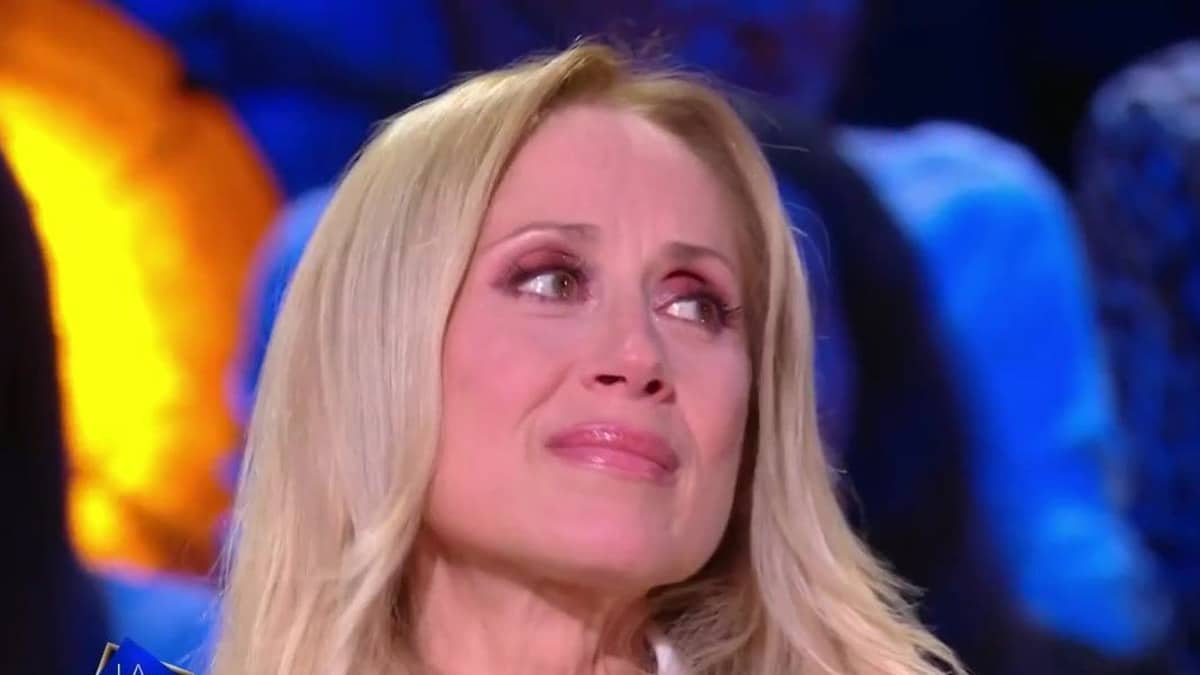 Découvrez le secret anti-âge de Lara Fabian : un soin utilisé depuis 20 ans à un prix incroyable