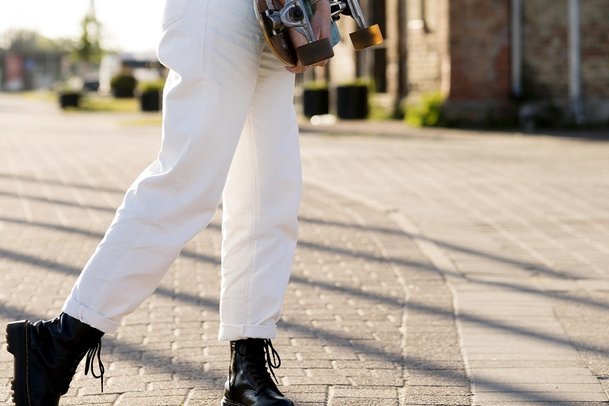 Découvrez comment styliser le pantalon blanc en 2024 pour un look irrésistible