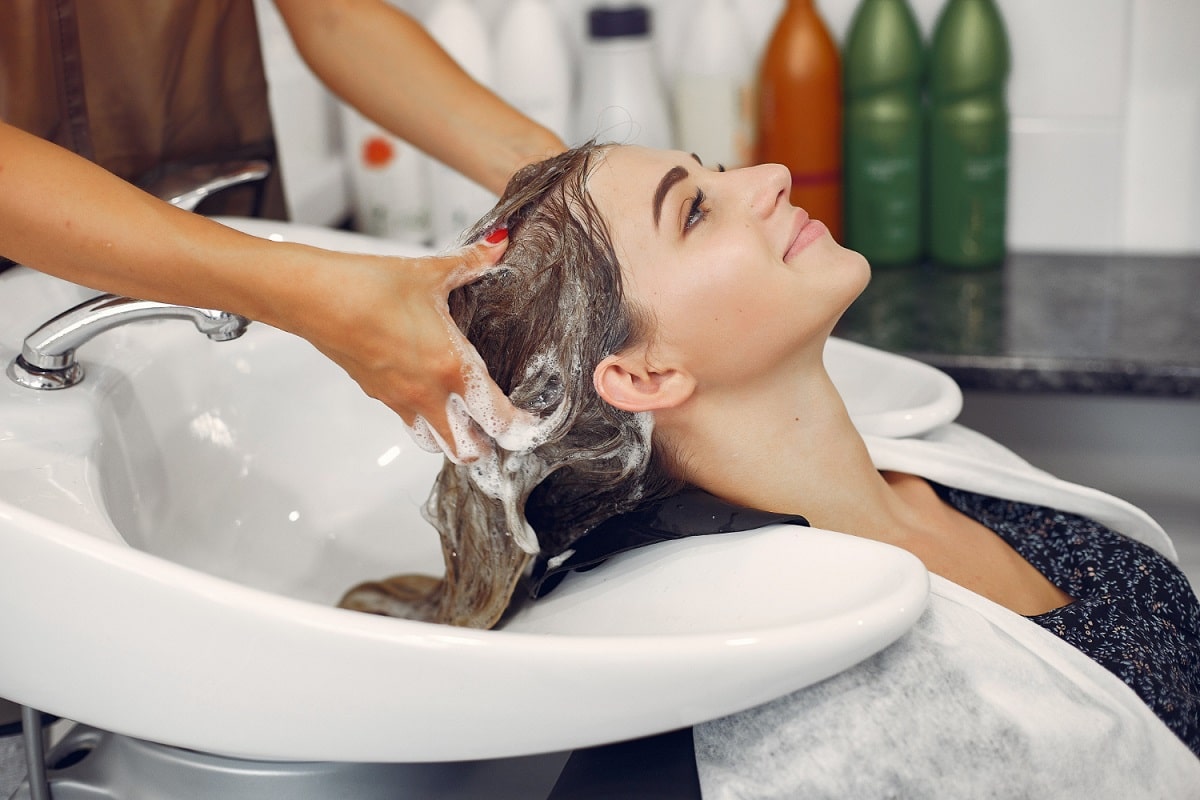 Top 5 des meilleurs soins pour revitaliser vos cheveux après une exposition solaire