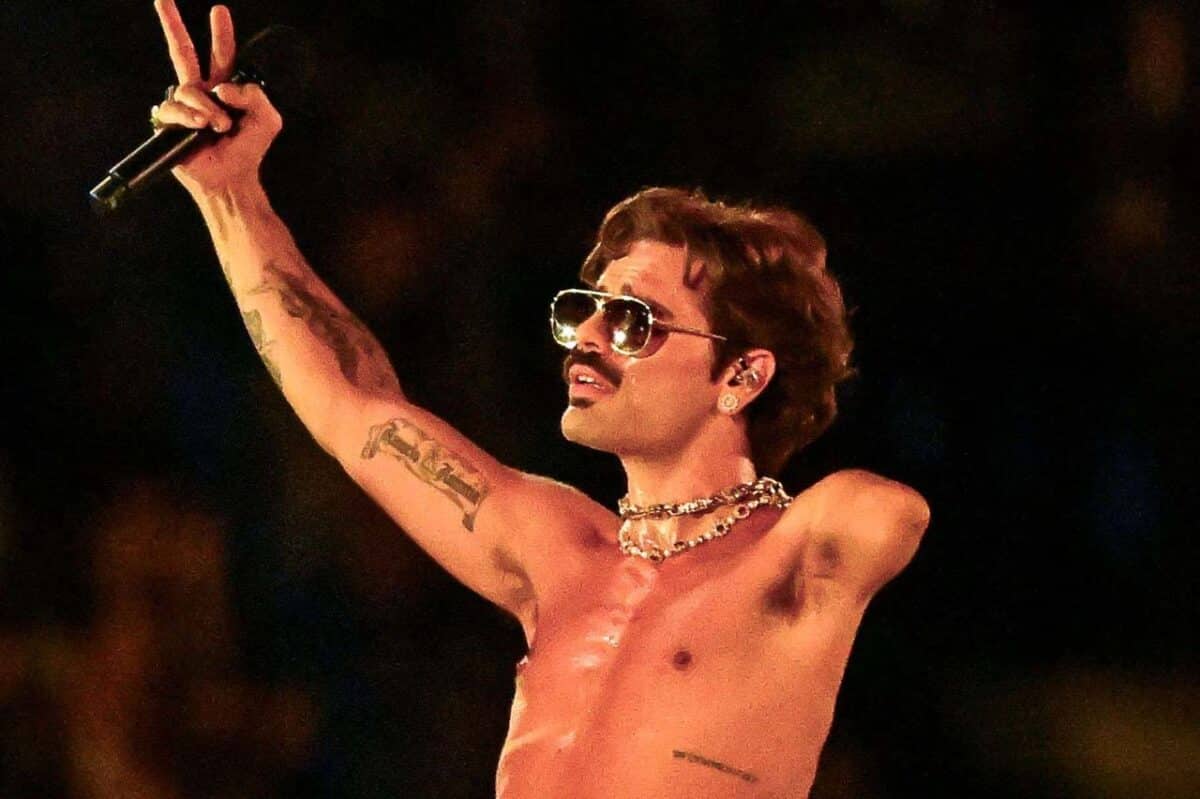 Lucky Love : comment le chanteur phénomène découvert pendant le JO a-il perdu son bras ?