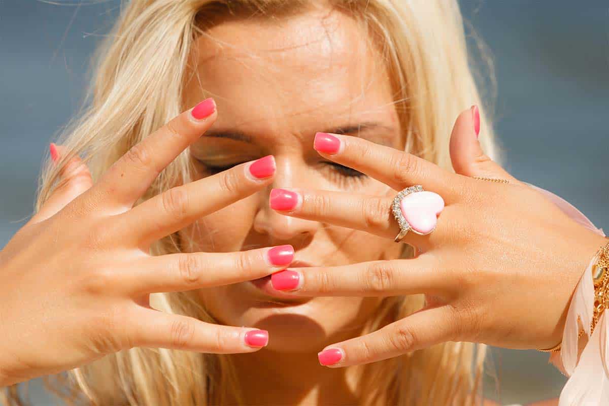Beauté : mer, soleil, chaleur, vos ongles ont souffert cet été, voici le soin indispensable pour les régénérer