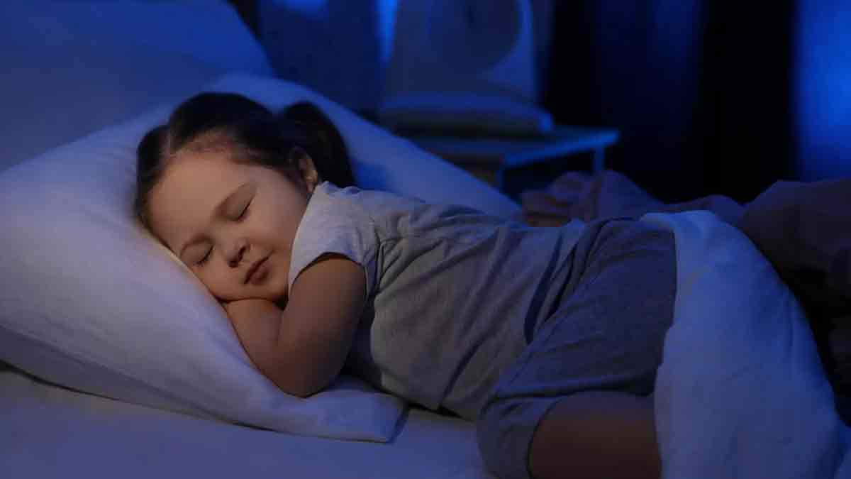 3 Astuces efficaces pour empêcher votre enfant de se lever trop tôt le week-end