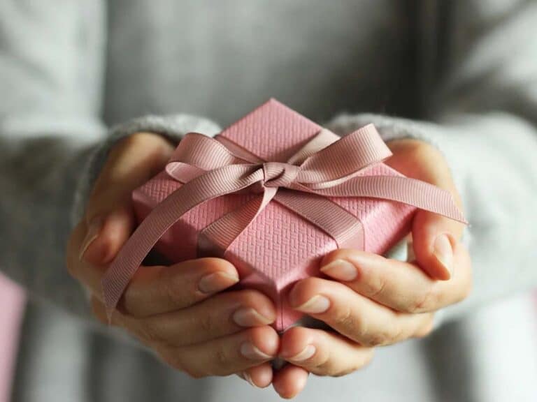 Anniversaire : Comment Recevoir des Produits de Beauté Gratuits Chez Vos Marques Préférées