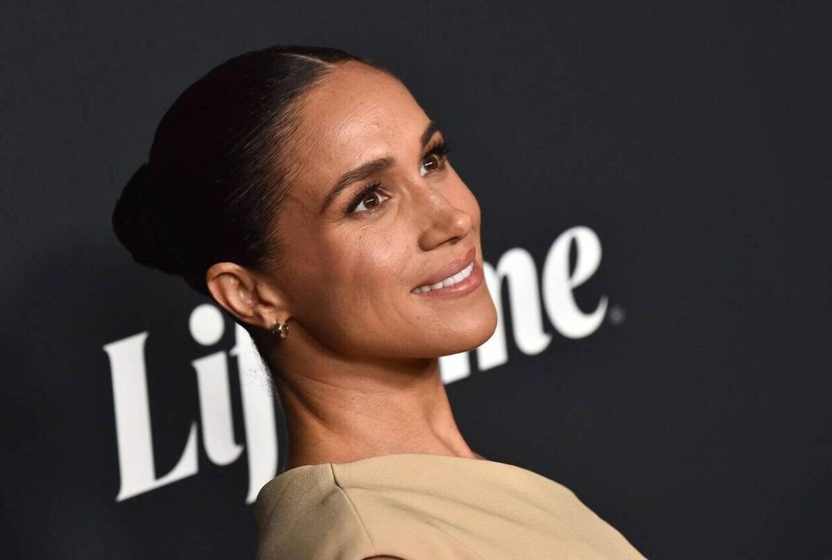 découvrez meghan markle dans une nouvelle série captivante pour adolescents, où elle interprète un personnage unique et inspirant. plongez dans cet univers dynamique et suivez les aventures de jeunes adultes confrontés à des défis de la vie moderne.