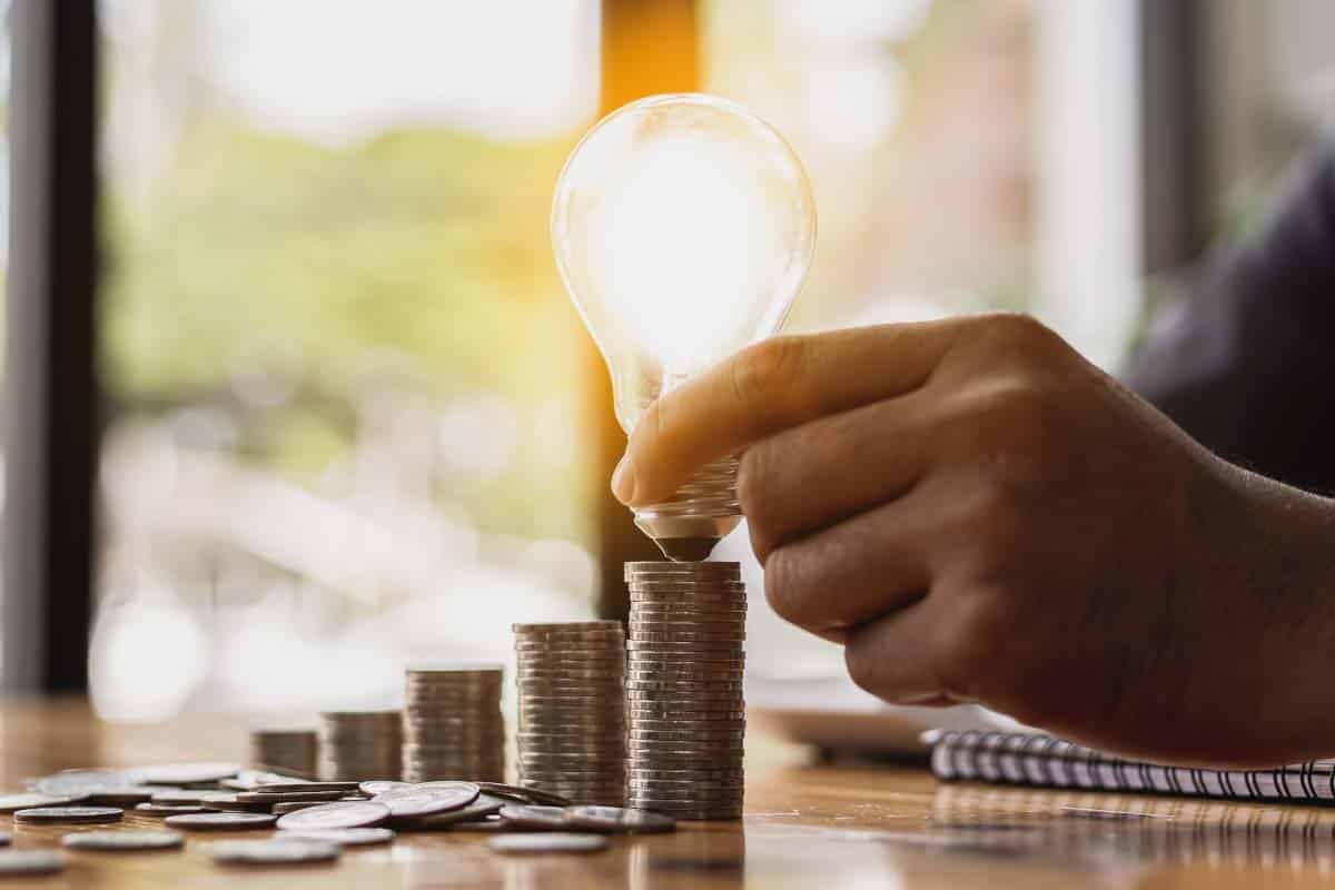Hausse des tarifs éléctricité : coup de massue pour 10 millions de Français dès le 1er Novembre, malgré les promesses du gouvernement