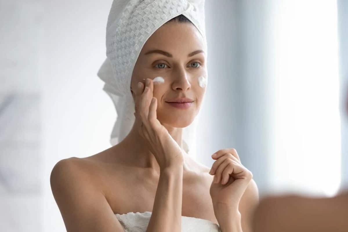 Beauté : pour une peau nette, la célèbre dermatologue Lindsey Zubritsk livre un conseil a faire chaque soir