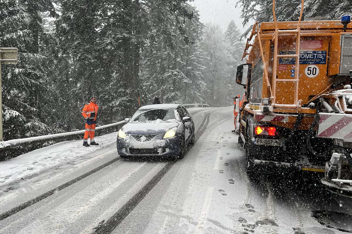 Météo : L’hiver s’installe avec sept départements placés en alerte pour neige et verglas
