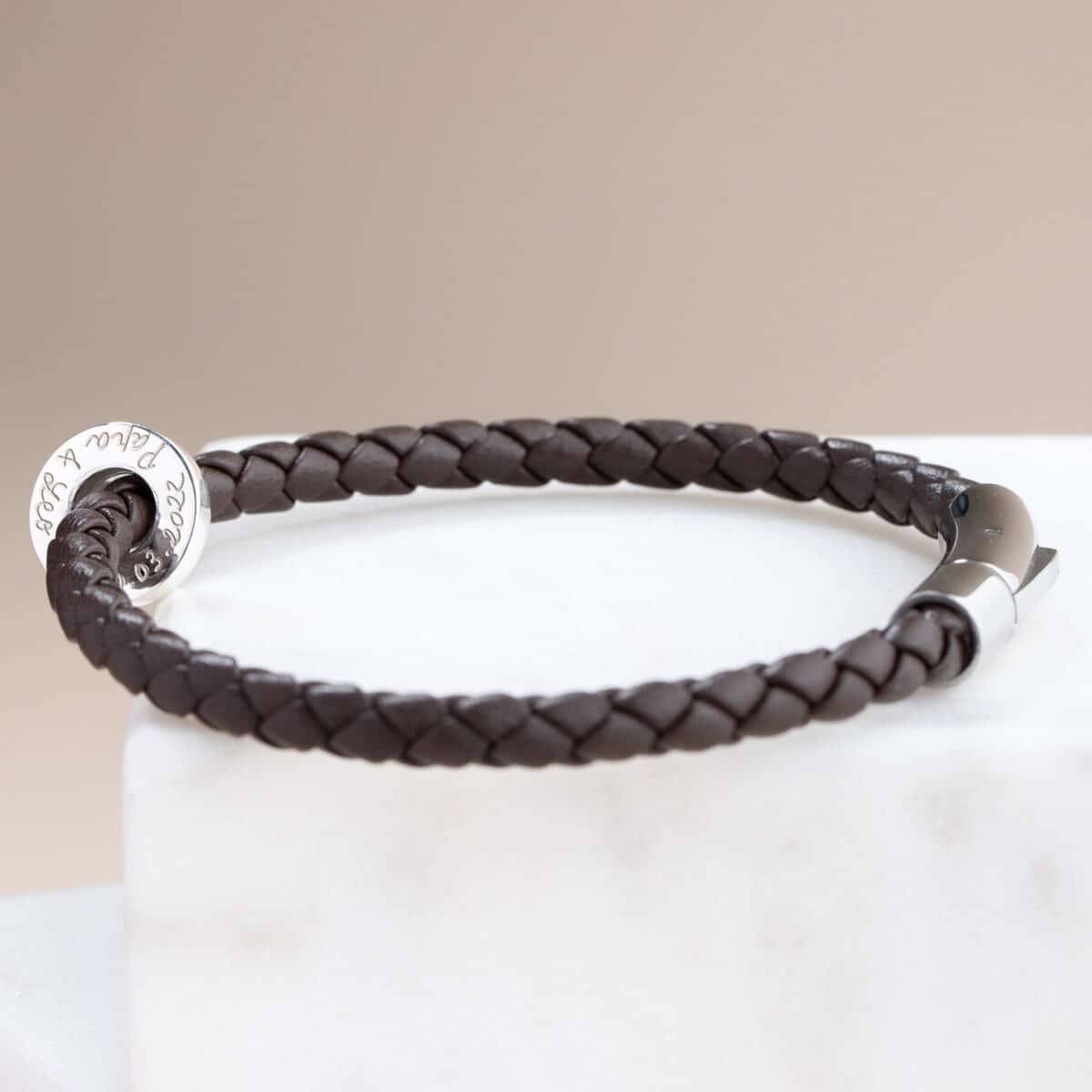 Les bijoux personnalisés pour hommes : élégance et signification