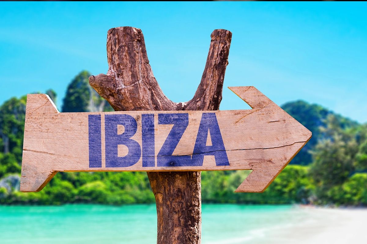 Découvrez le phénomène « Ibiza Summer » : la tendance estivale incontournable de 2025