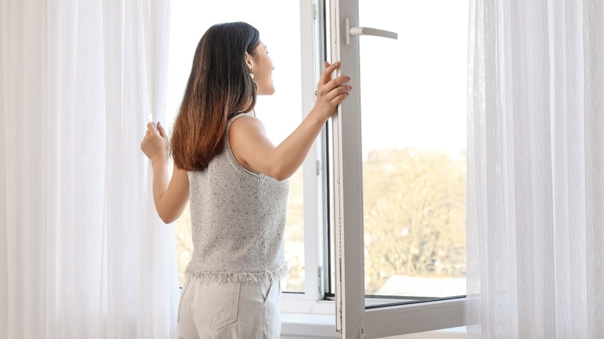 Aérer votre intérieur en hiver : découvrez cette technique peu connue pour éviter d’avoir froid